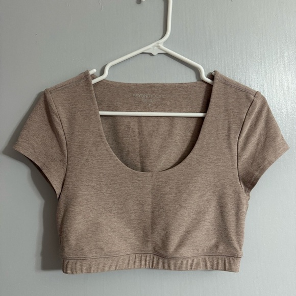 Beyond Yoga Women's Beige Crop Top Size Medium - Picture 2 of 9